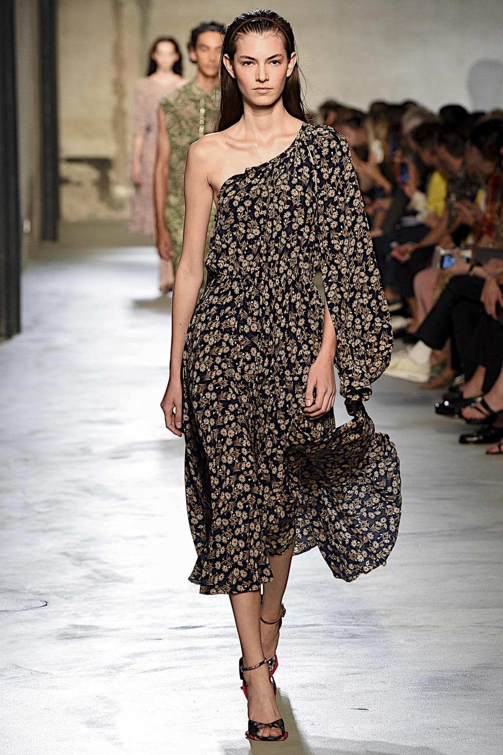 Fashion Week Milan Spring/Summer 2020 look 16 from the N°21 collection womenswear