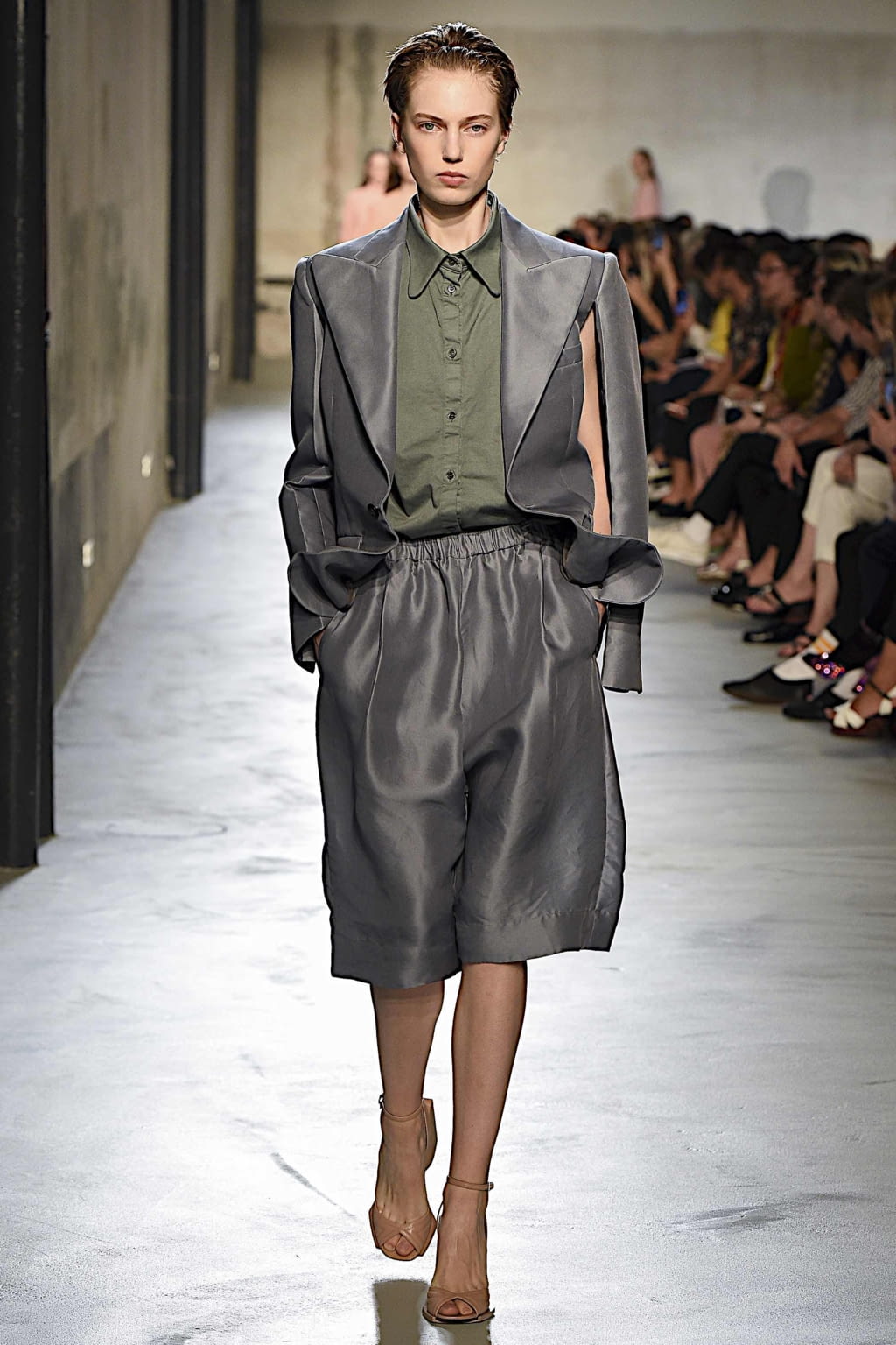 Fashion Week Milan Spring/Summer 2020 look 19 de la collection N°21 womenswear