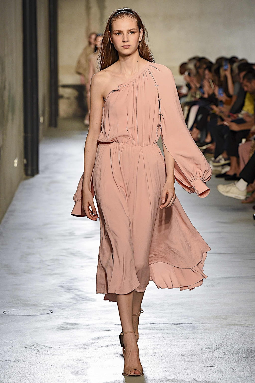 Fashion Week Milan Spring/Summer 2020 look 22 from the N°21 collection womenswear