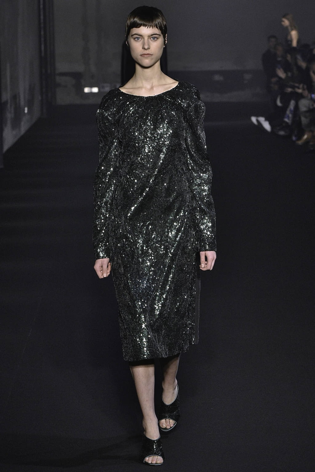 Fashion Week Milan Fall/Winter 2019 look 23 de la collection N°21 womenswear