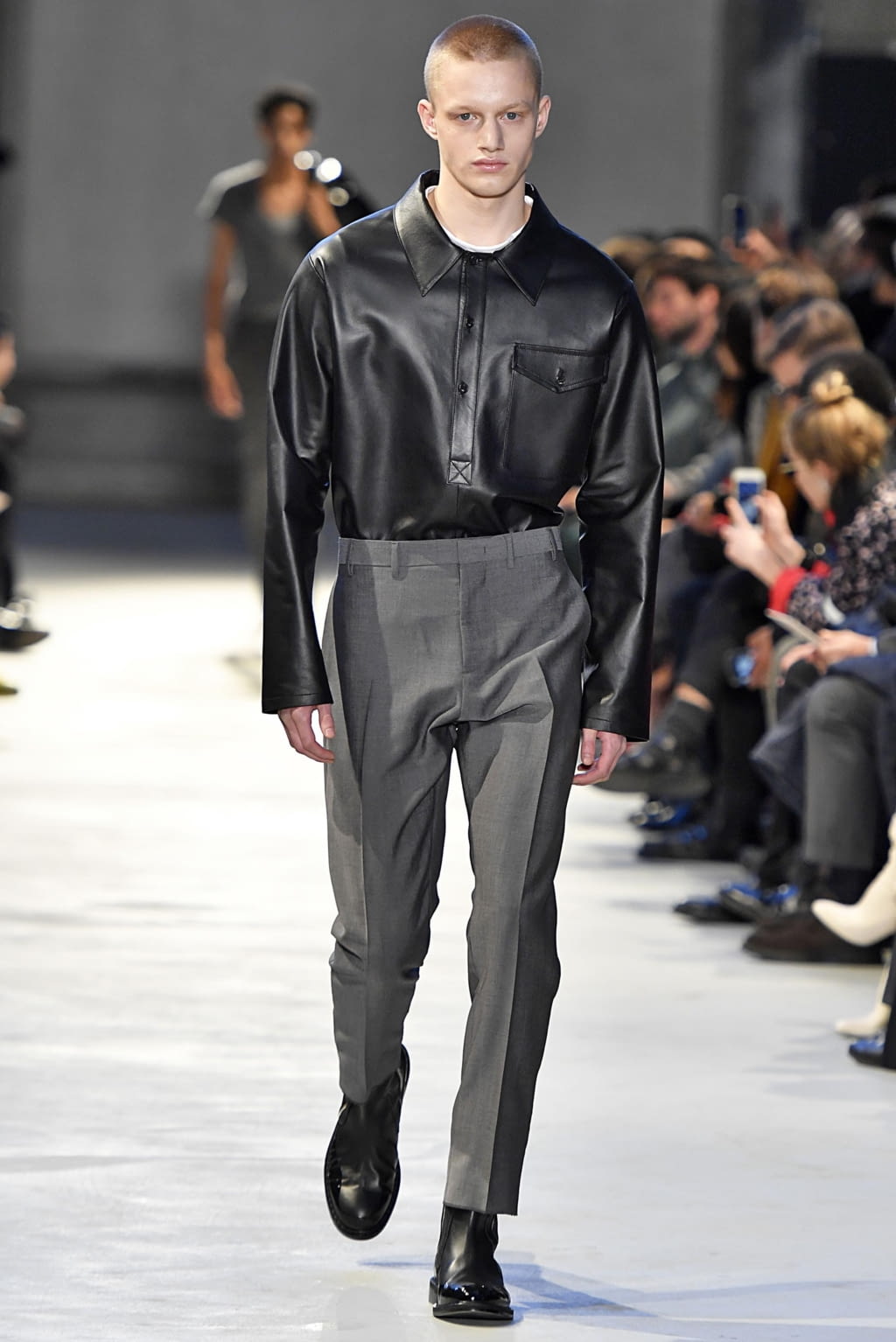 Fashion Week Milan Fall/Winter 2019 look 1 de la collection N°21 menswear