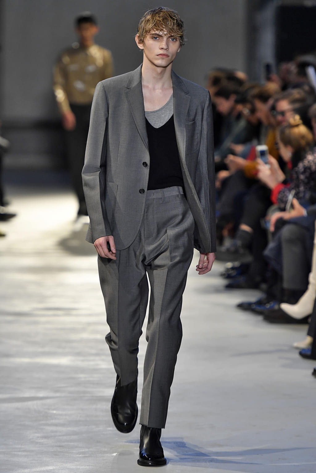 Fashion Week Milan Fall/Winter 2019 look 4 from the N°21 collection 男装