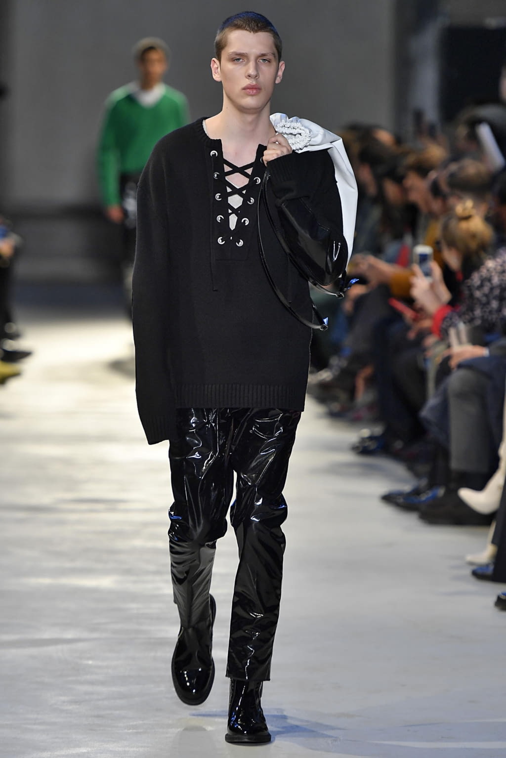 Fashion Week Milan Fall/Winter 2019 look 6 de la collection N°21 menswear