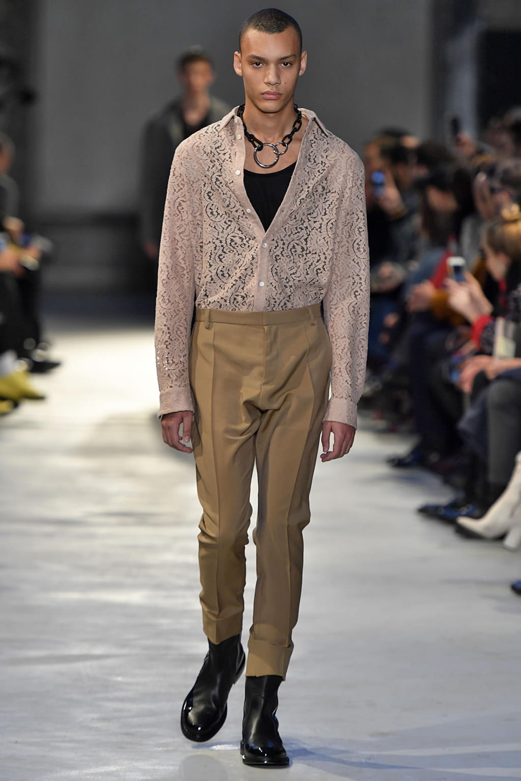 Fashion Week Milan Fall/Winter 2019 look 10 de la collection N°21 menswear