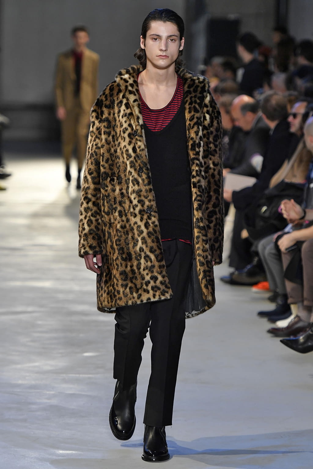 Fashion Week Milan Fall/Winter 2019 look 15 de la collection N°21 menswear