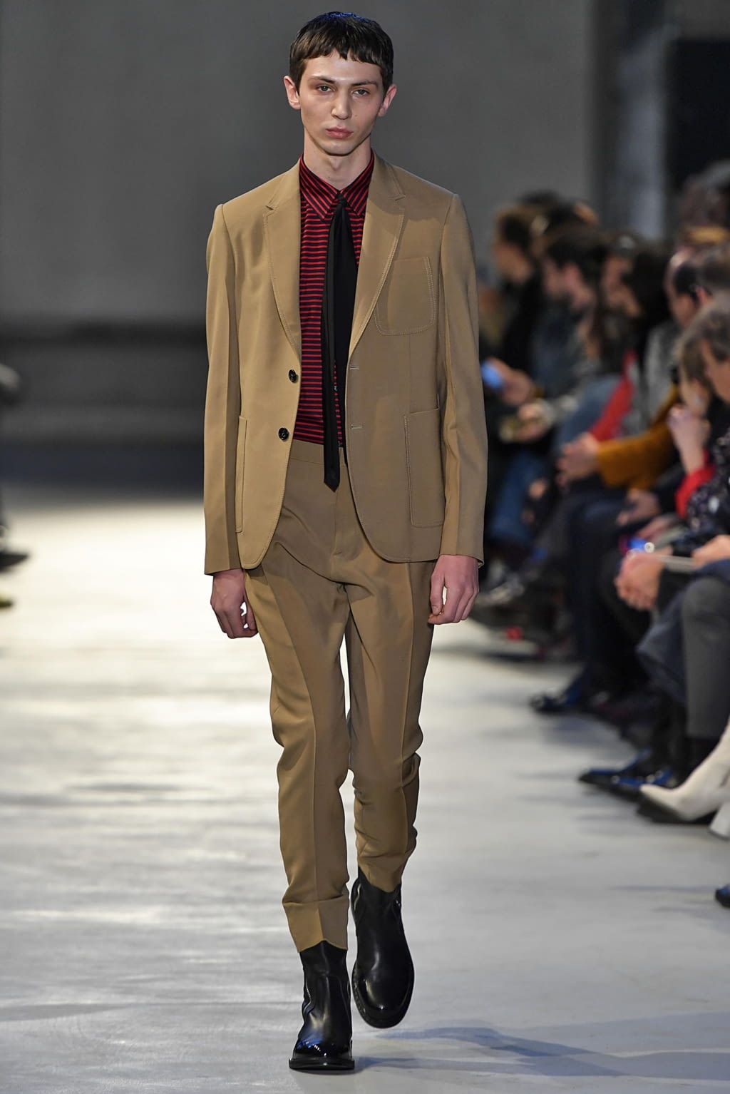 Fashion Week Milan Fall/Winter 2019 look 16 from the N°21 collection menswear