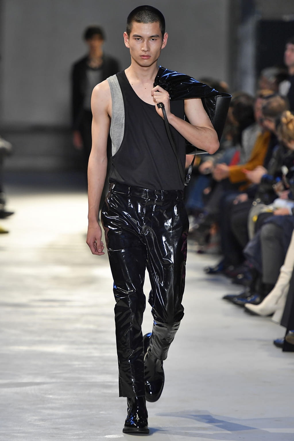 Fashion Week Milan Fall/Winter 2019 look 28 from the N°21 collection 男装