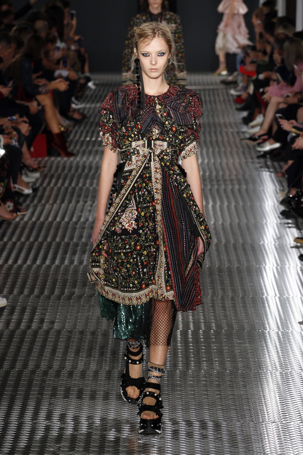 Fashion Week Milan Spring/Summer 2017 look 31 from the N°21 collection womenswear