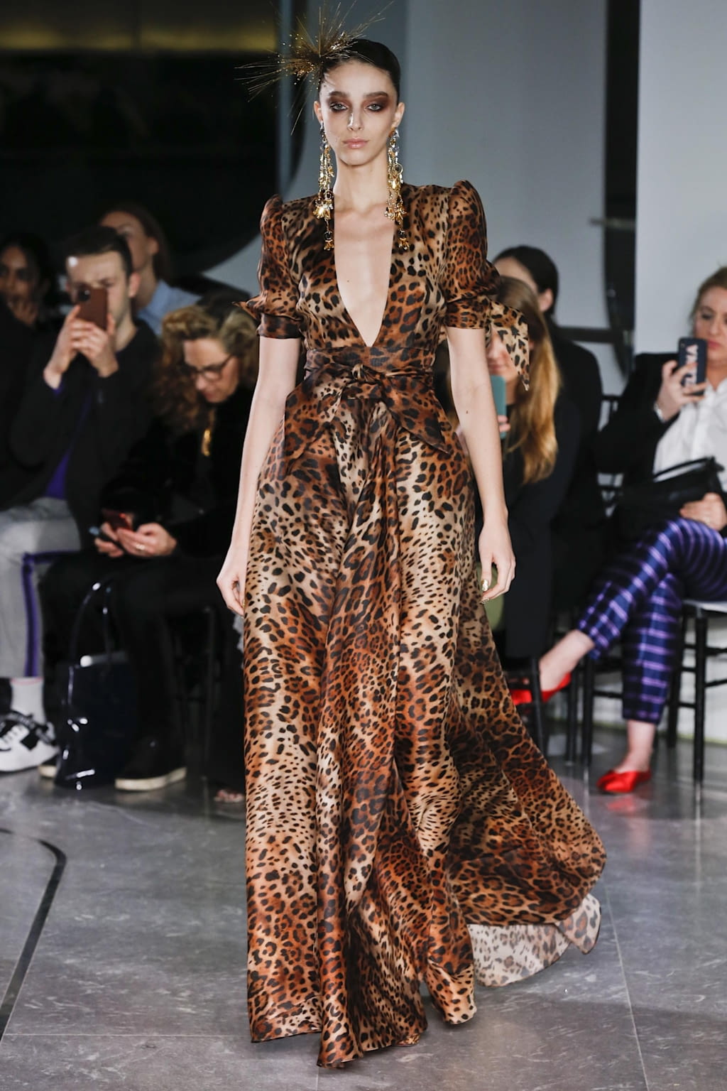 Fashion Week New York Fall/Winter 2020 look 10 from the Naeem Khan collection 女装