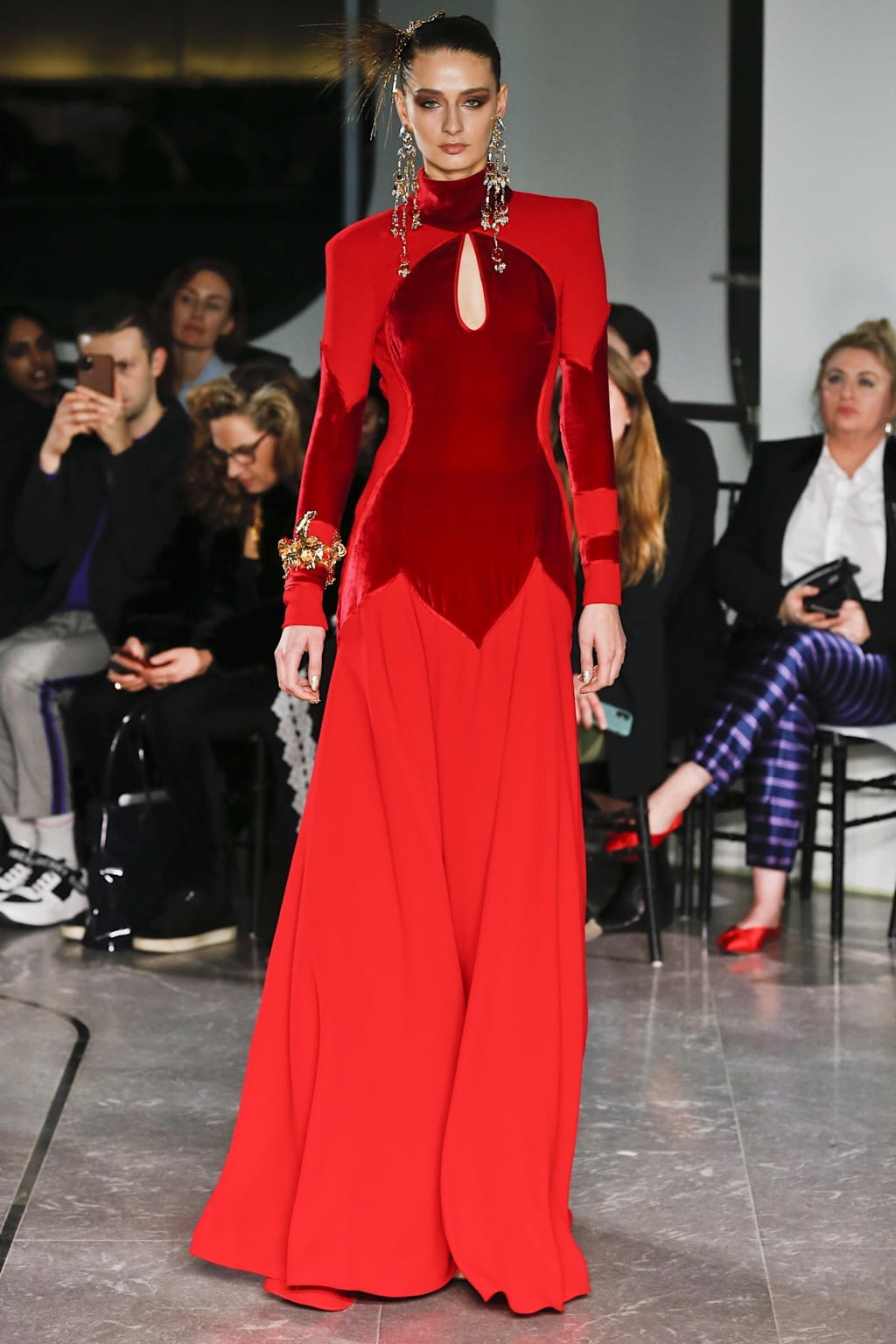 Fashion Week New York Fall/Winter 2020 look 32 from the Naeem Khan collection 女装