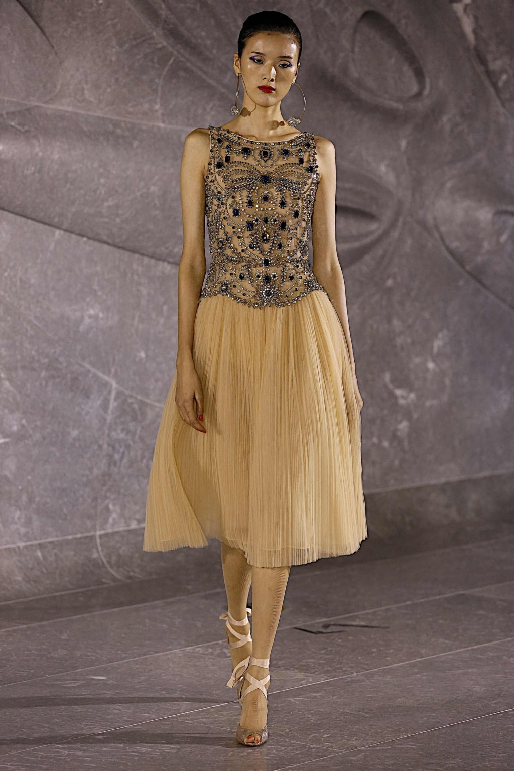 Fashion Week New York Spring/Summer 2020 look 21 from the Naeem Khan collection womenswear