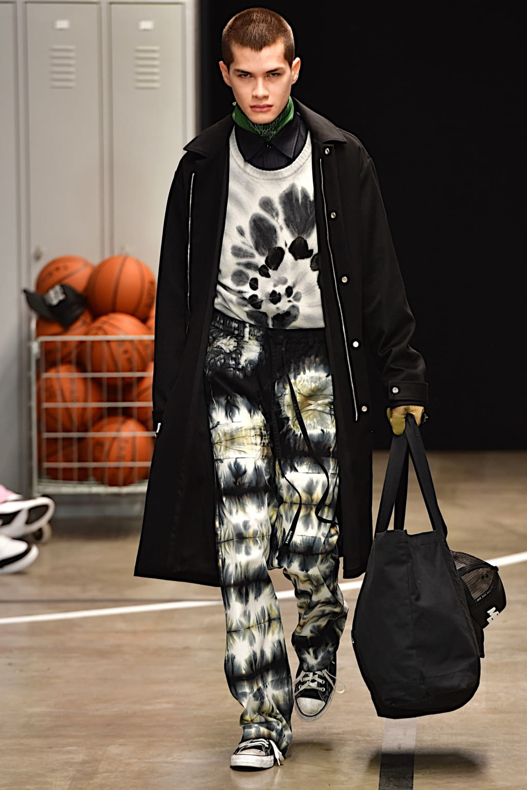 Fashion Week Paris Fall/Winter 2022 look 7 from the Nahmias collection menswear