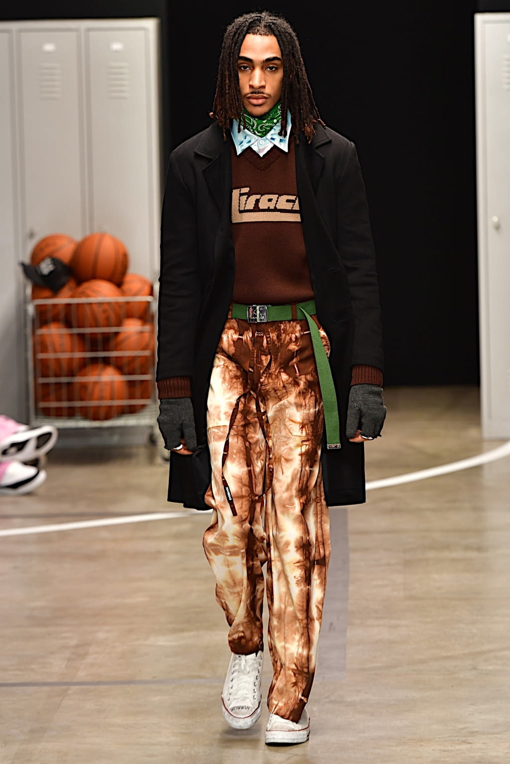 Fashion Week Paris Fall/Winter 2022 look 14 from the Nahmias collection menswear