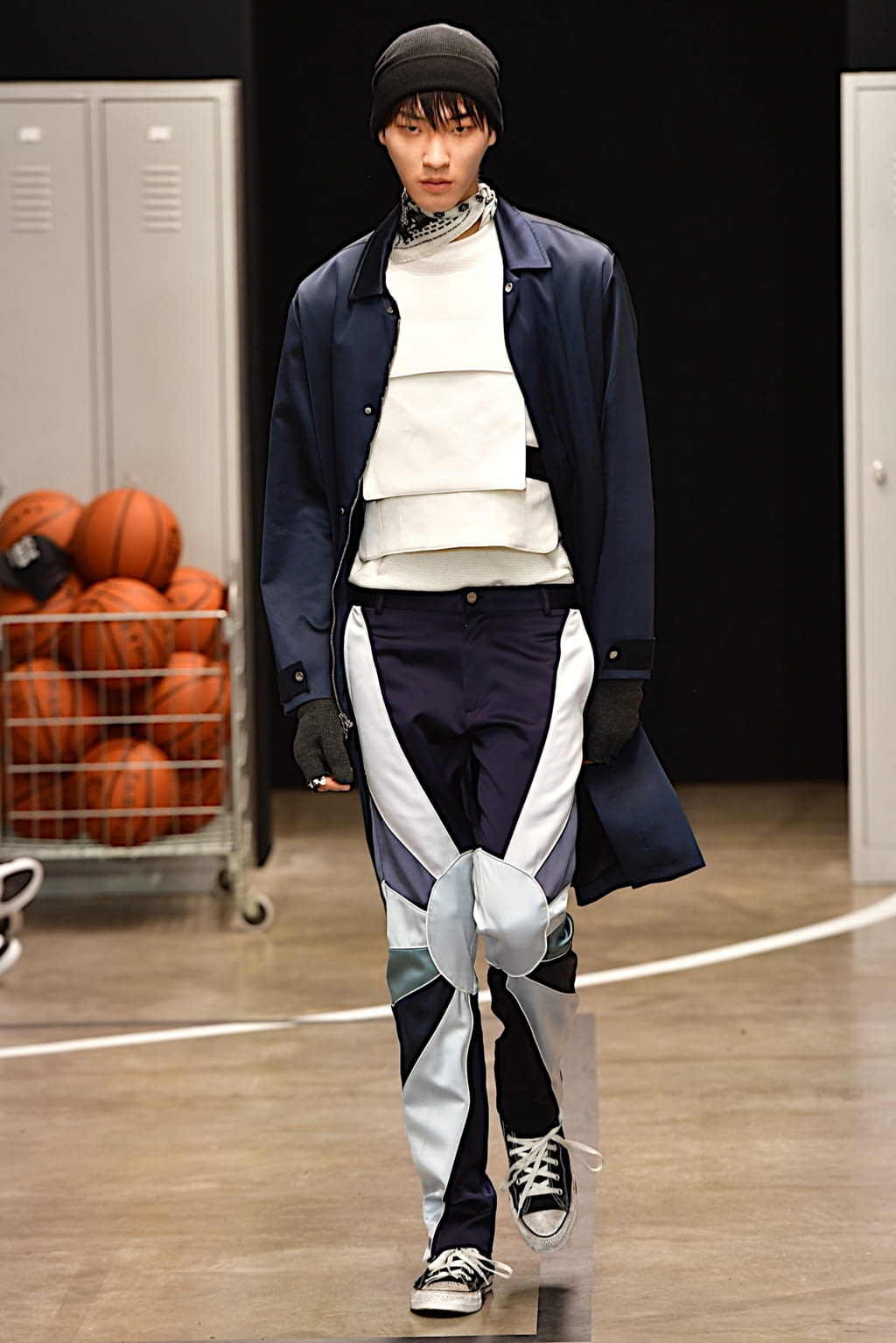 Fashion Week Paris Fall/Winter 2022 look 19 from the Nahmias collection menswear