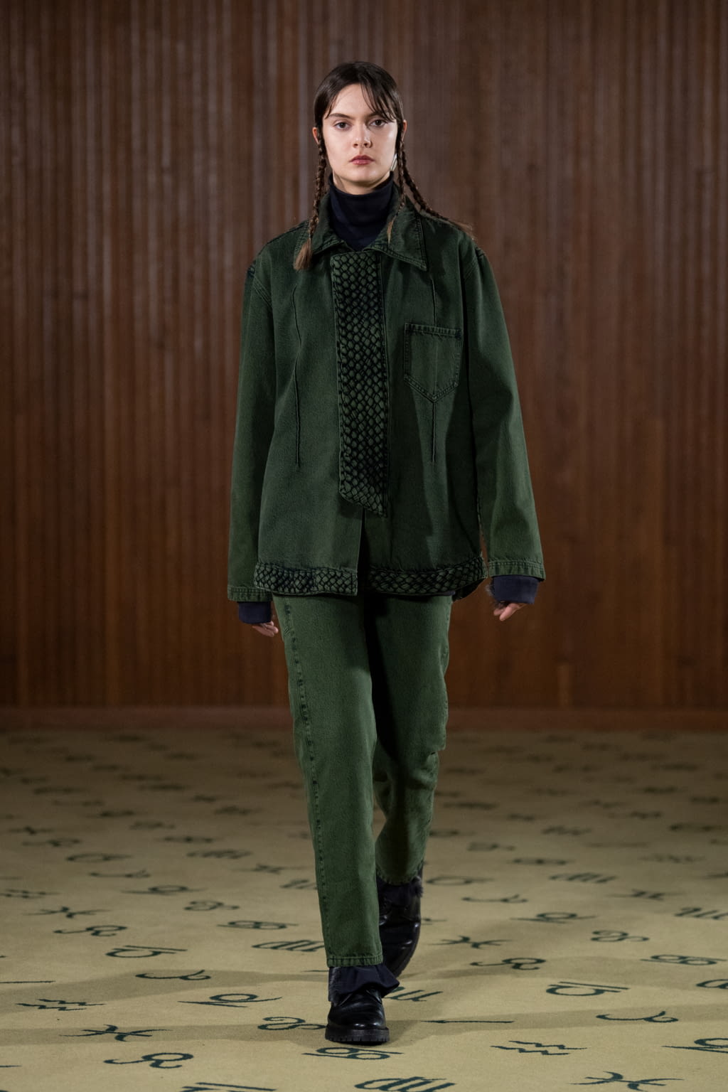 Fashion Week Paris Fall/Winter 2022 look 14 de la collection Namacheko menswear