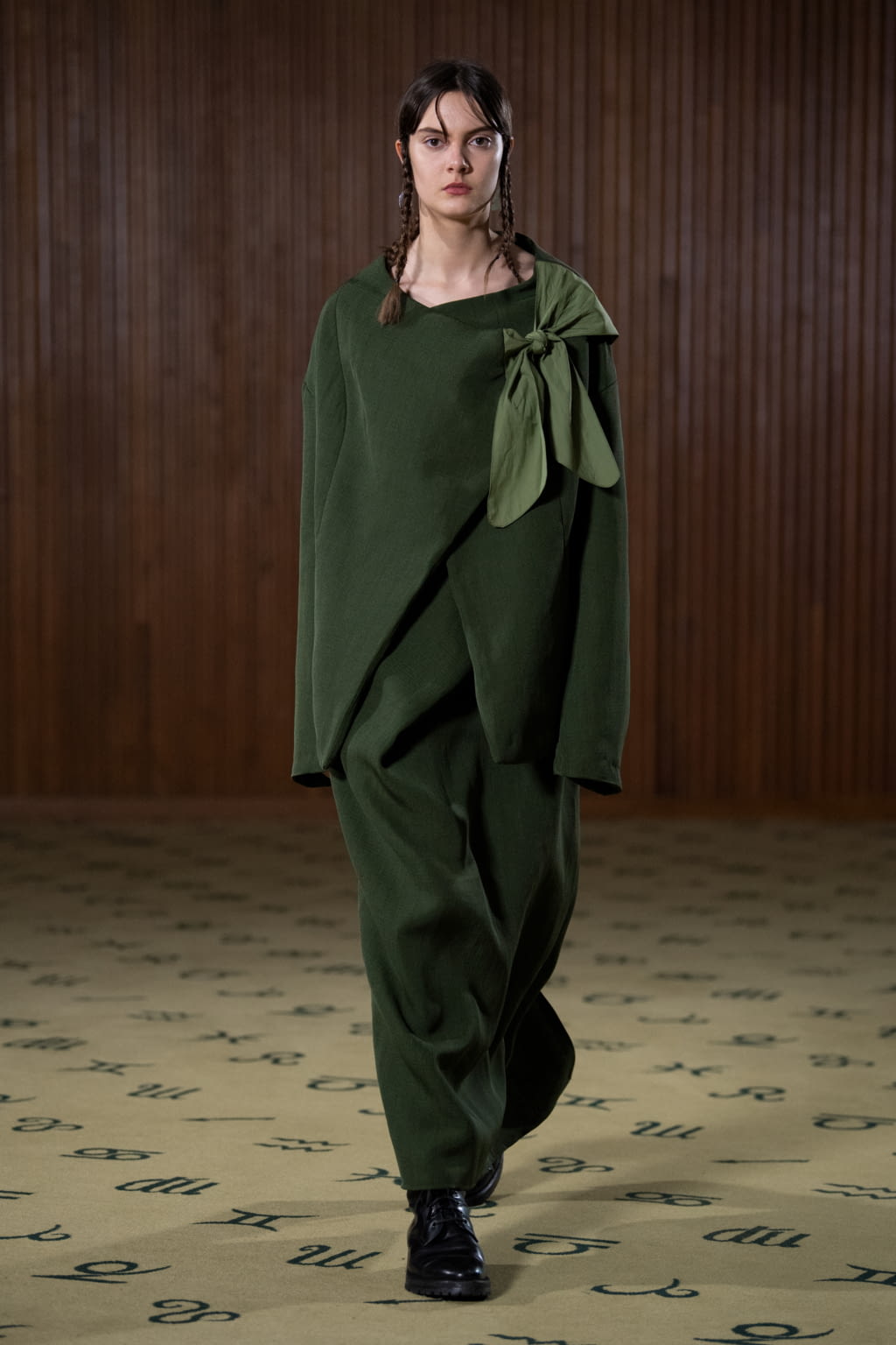 Fashion Week Paris Fall/Winter 2022 look 22 de la collection Namacheko menswear