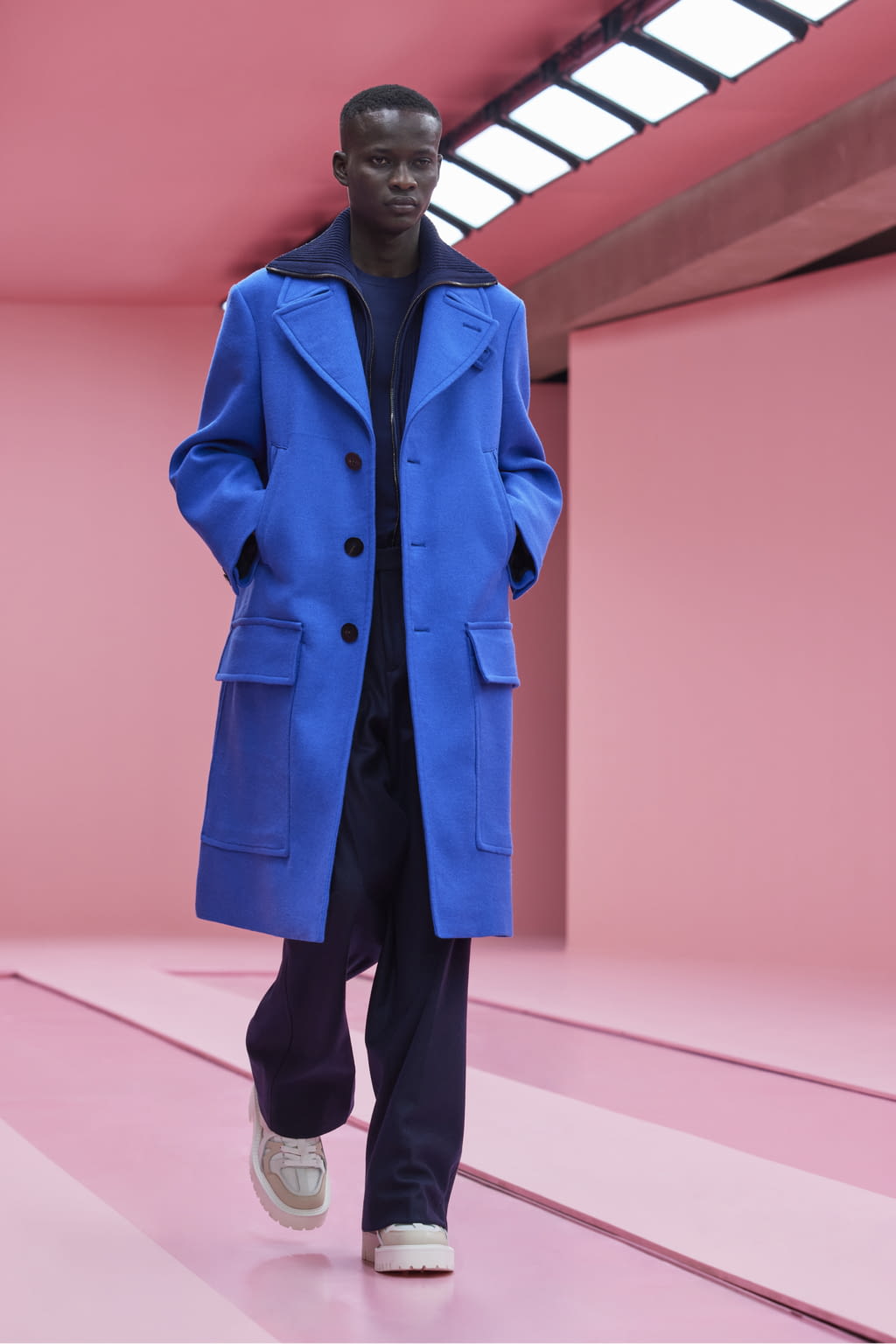 Fashion Week Milan Fall/Winter 2022 look 12 de la collection Neil Barrett menswear