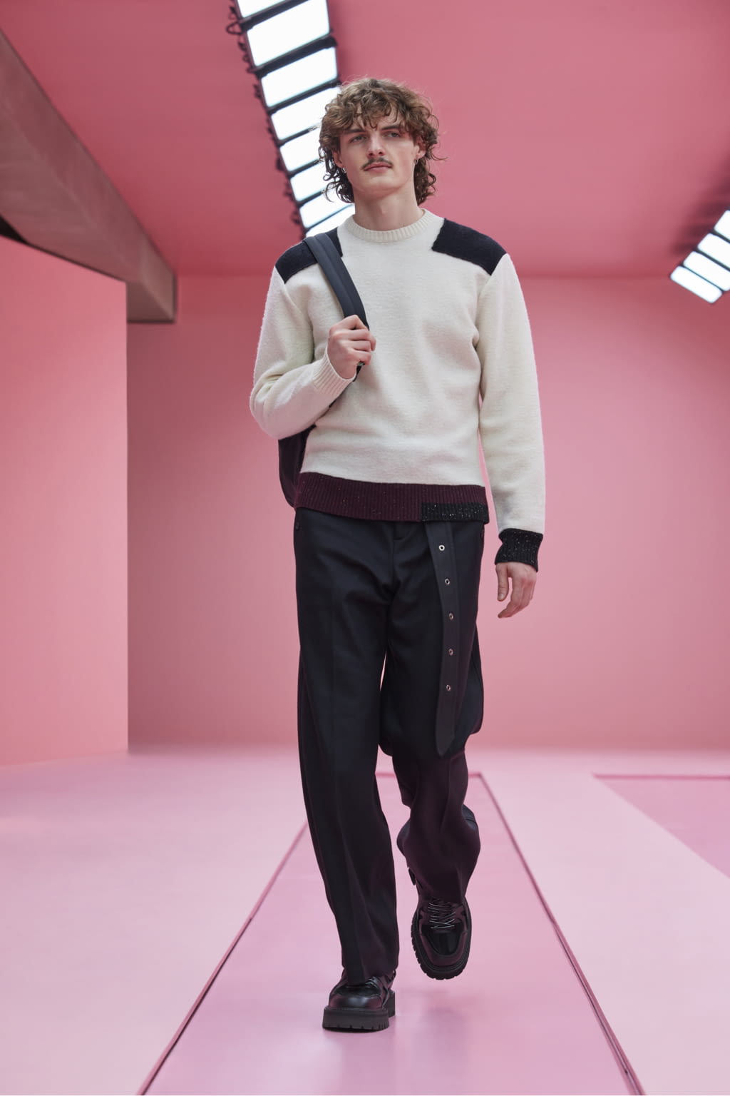 Fashion Week Milan Fall/Winter 2022 look 16 de la collection Neil Barrett menswear