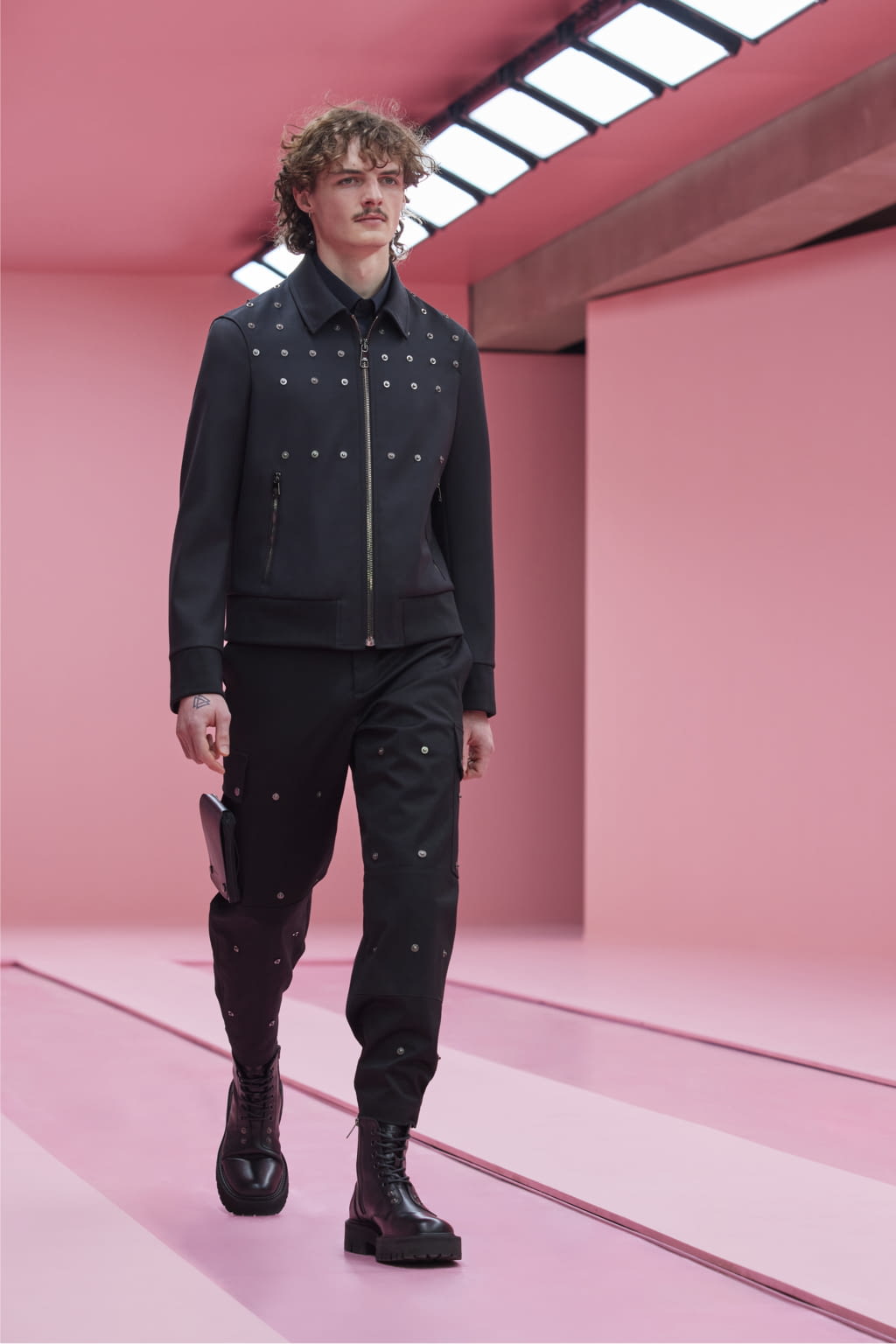 Fashion Week Milan Fall/Winter 2022 look 37 from the Neil Barrett collection menswear