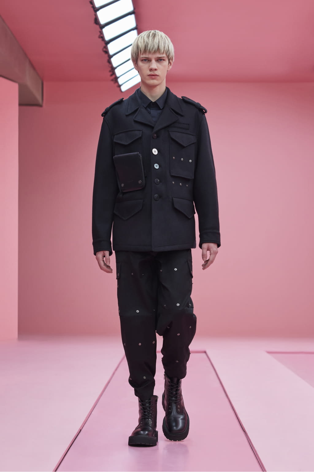 Fashion Week Milan Fall/Winter 2022 look 39 from the Neil Barrett collection menswear