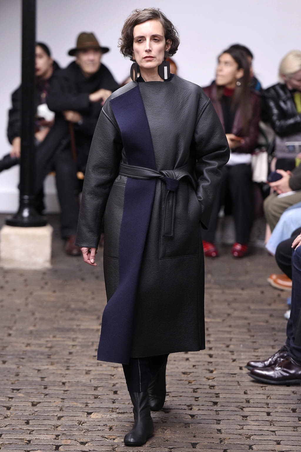 Fashion Week Paris Fall/Winter 2017 look 15 from the Nehera collection womenswear