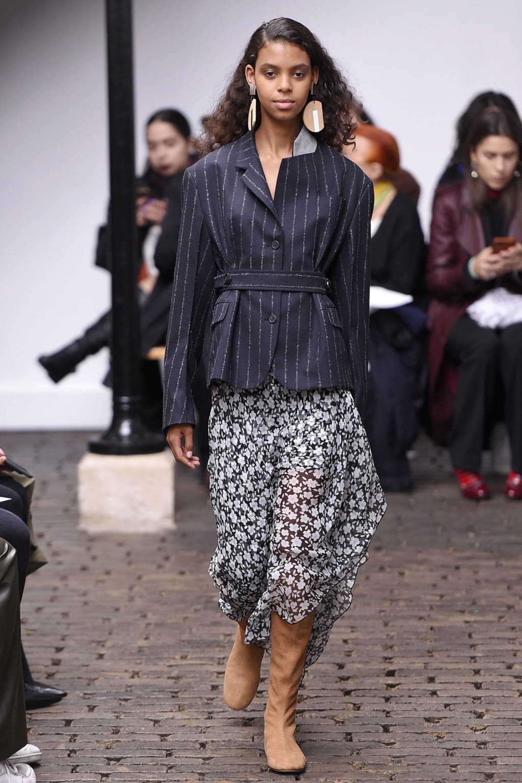 Fashion Week Paris Fall/Winter 2017 look 25 from the Nehera collection 女装