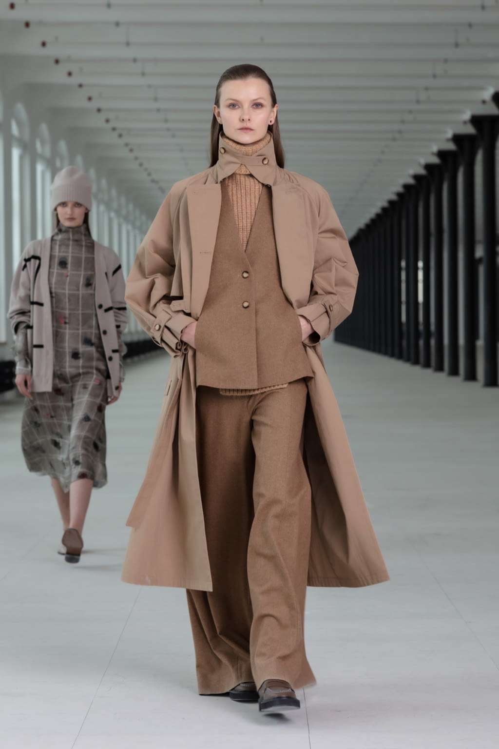 Fashion Week Paris Fall/Winter 2021 look 2 de la collection Nehera womenswear