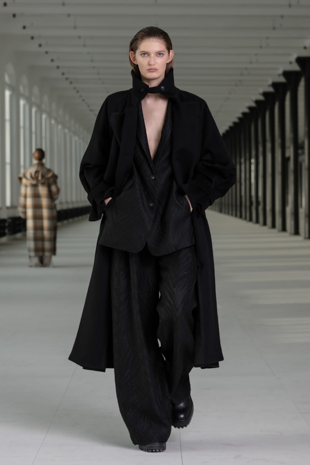Fashion Week Paris Fall/Winter 2021 look 22 de la collection Nehera womenswear