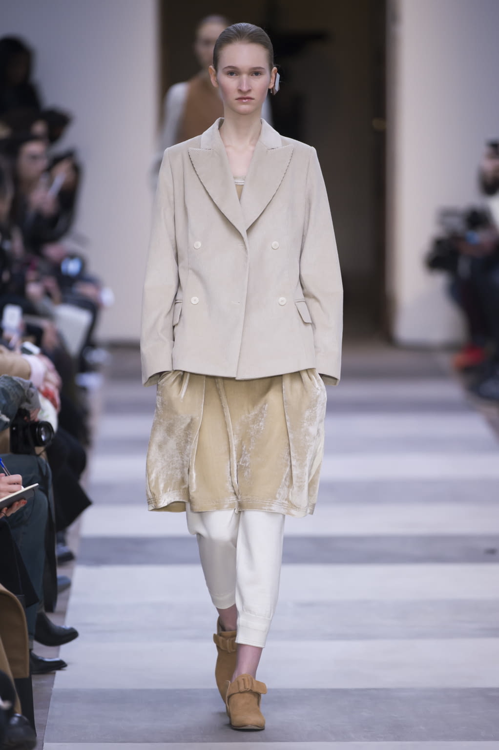 Fashion Week Paris Fall/Winter 2016 look 1 from the Nehera collection womenswear