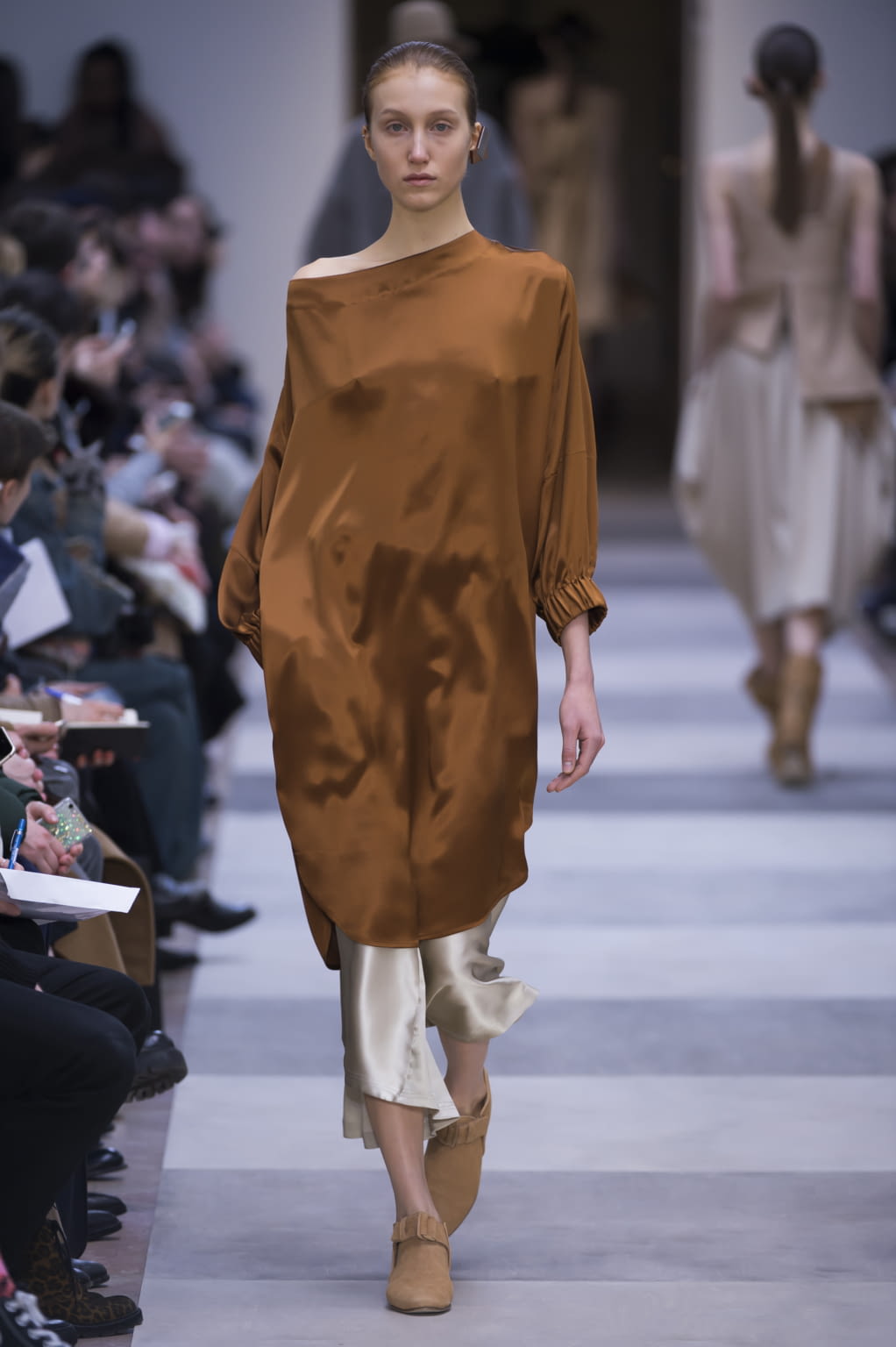 Fashion Week Paris Fall/Winter 2016 look 28 de la collection Nehera womenswear