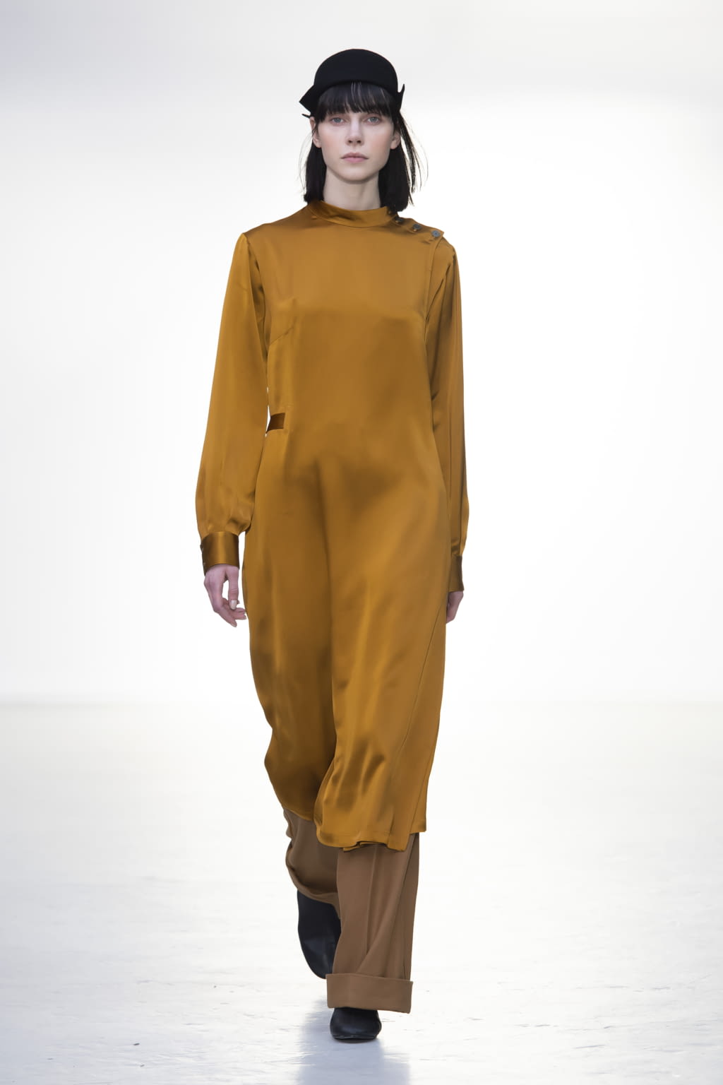 Fashion Week Paris Fall/Winter 2019 look 13 from the Nehera collection womenswear