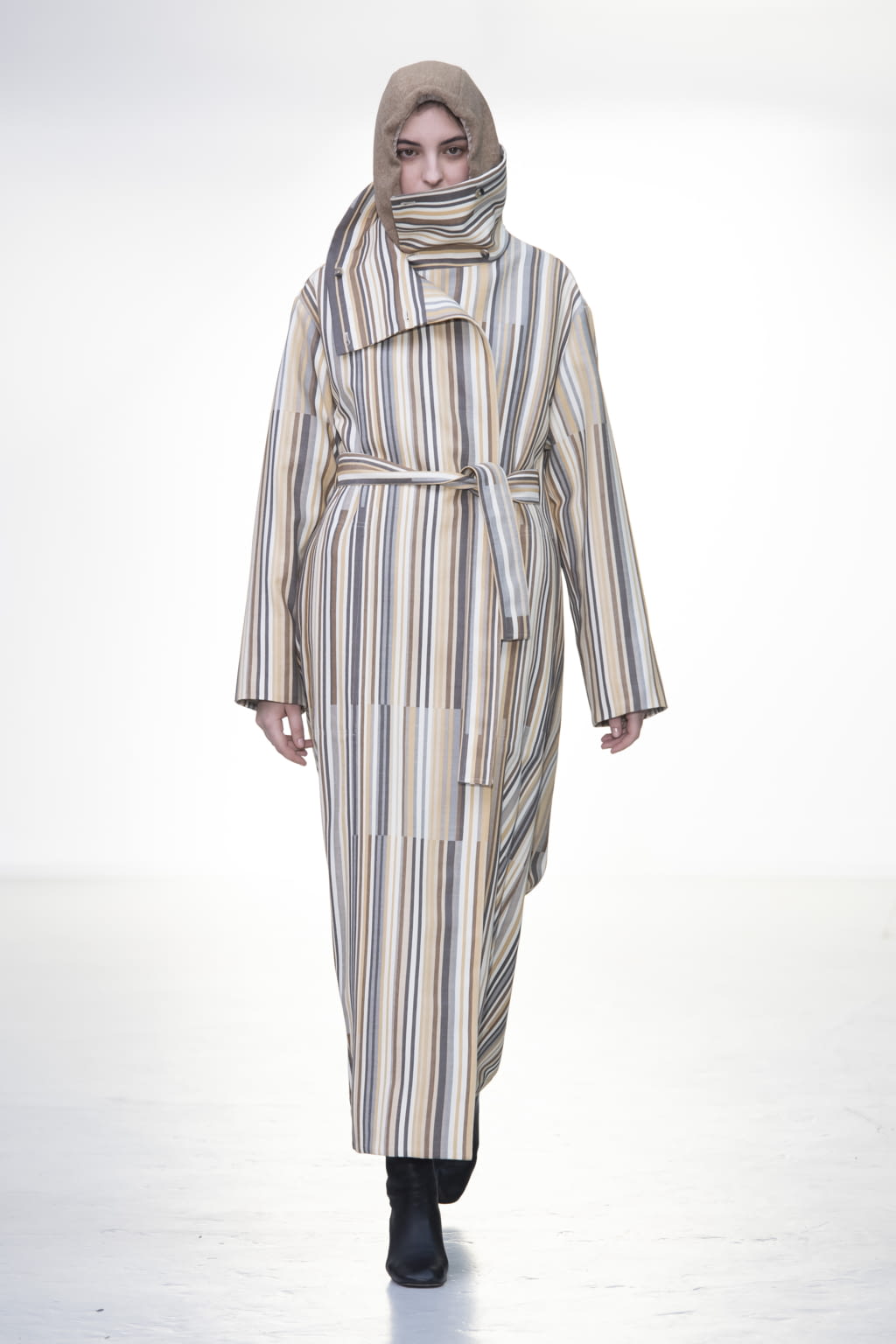 Fashion Week Paris Fall/Winter 2019 look 19 from the Nehera collection 女装