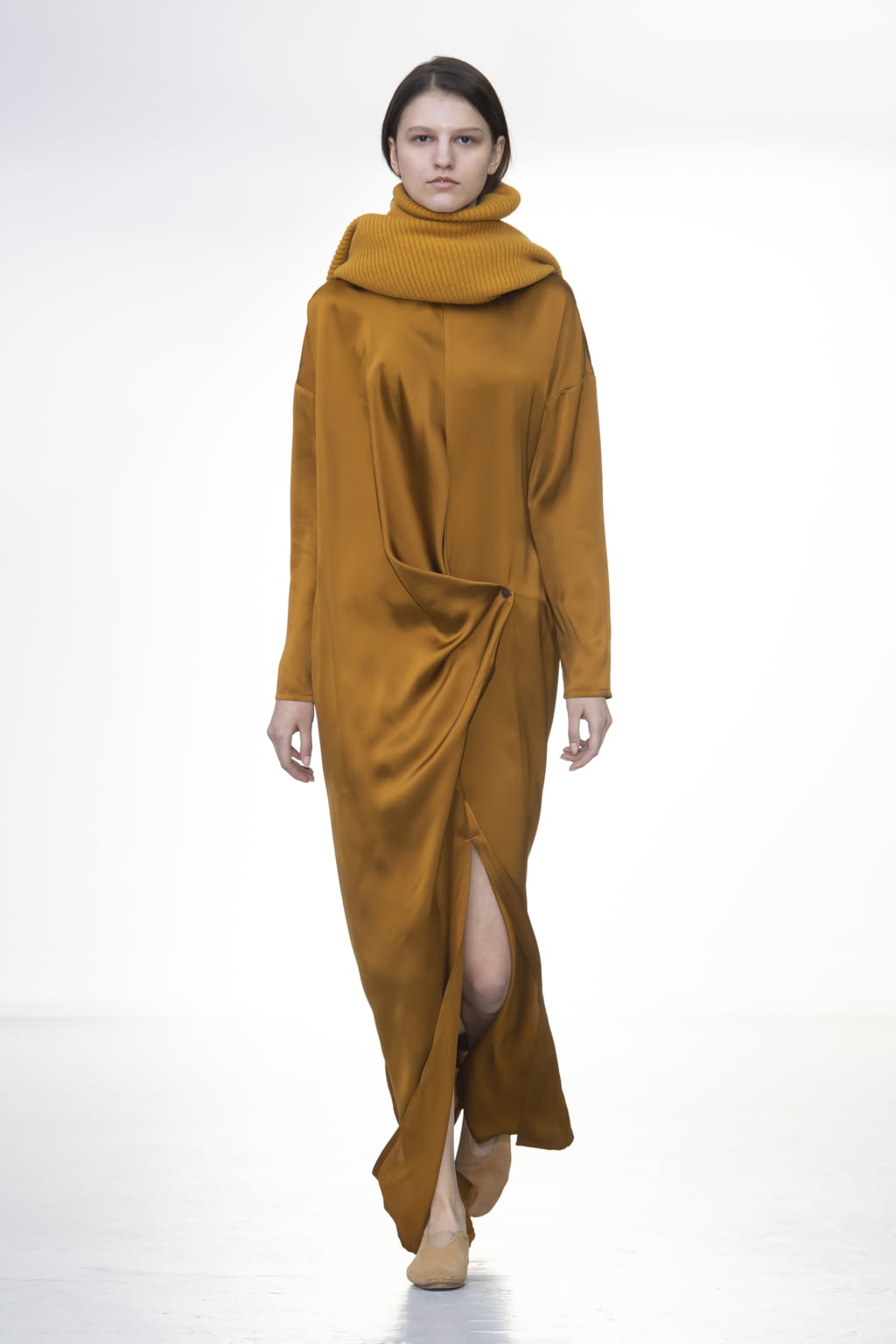 Fashion Week Paris Fall/Winter 2019 look 18 de la collection Nehera womenswear