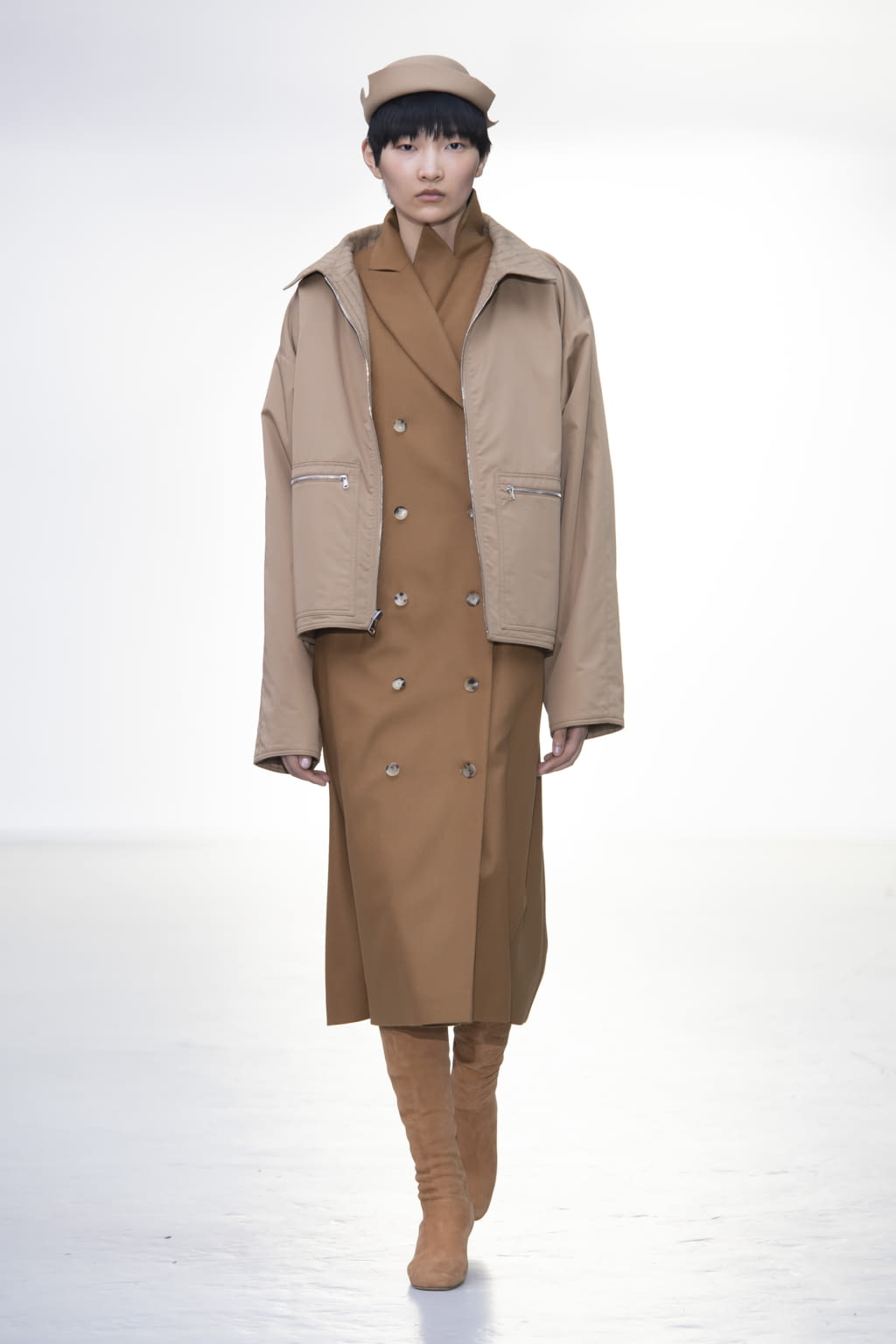 Fashion Week Paris Fall/Winter 2019 look 20 from the Nehera collection womenswear