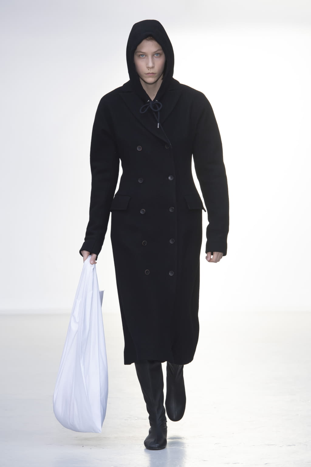Fashion Week Paris Fall/Winter 2019 look 28 from the Nehera collection 女装