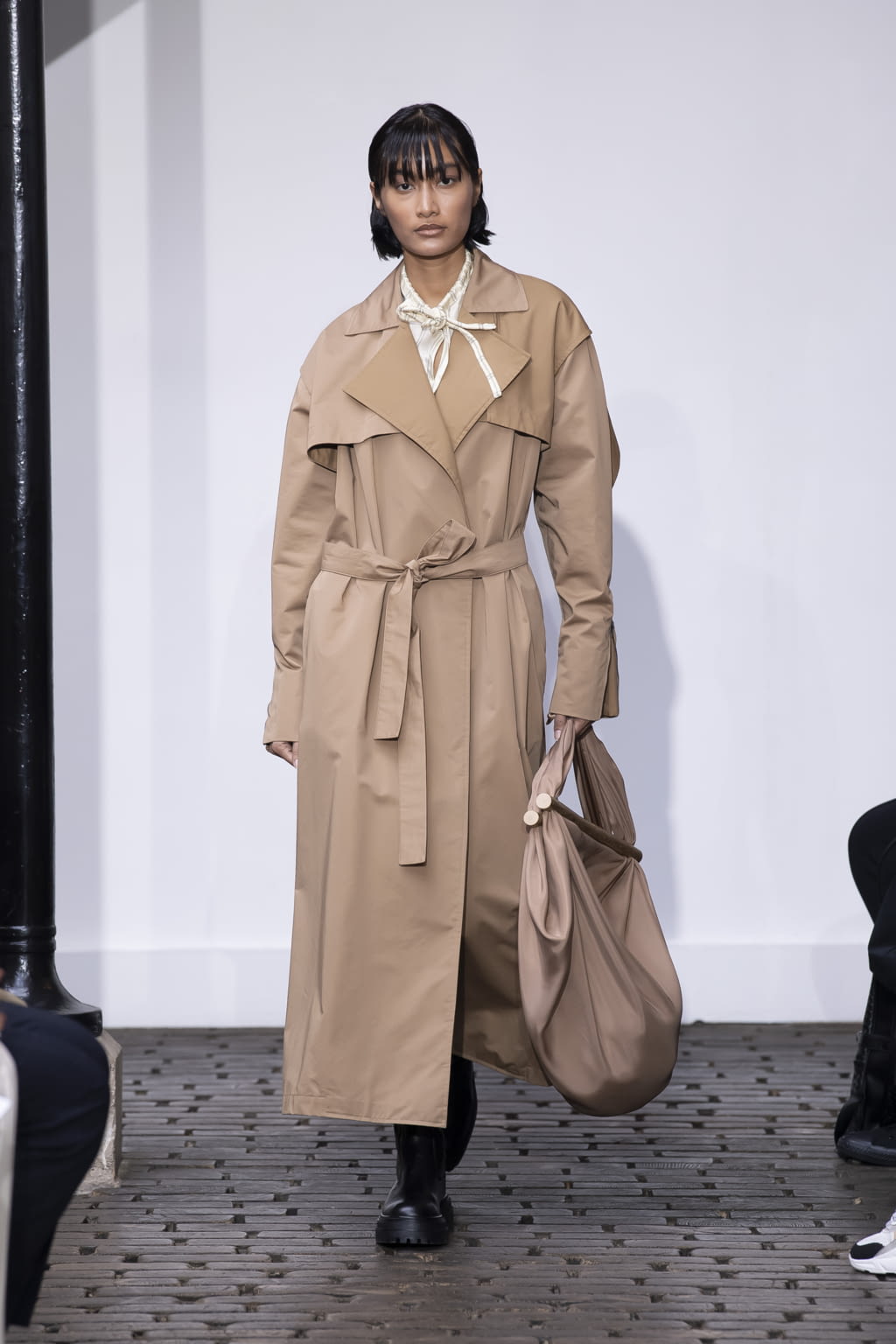 Fashion Week Paris Fall/Winter 2020 look 14 from the Nehera collection 女装