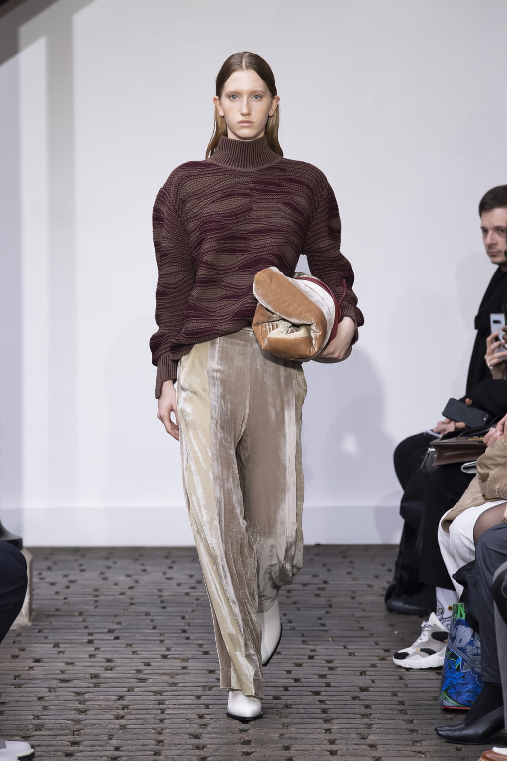 Fashion Week Paris Fall/Winter 2020 look 17 from the Nehera collection womenswear
