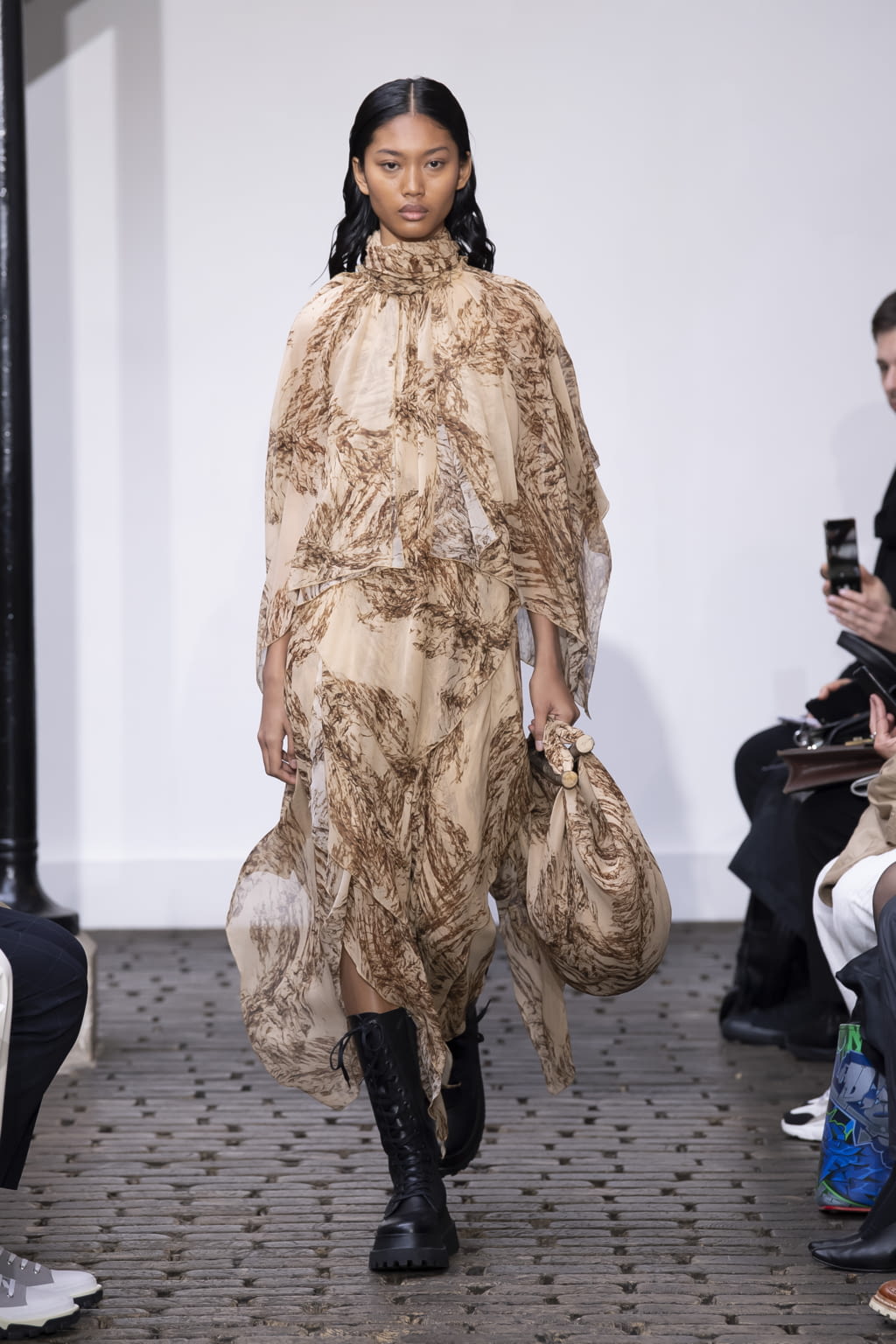 Fashion Week Paris Fall/Winter 2020 look 24 de la collection Nehera womenswear
