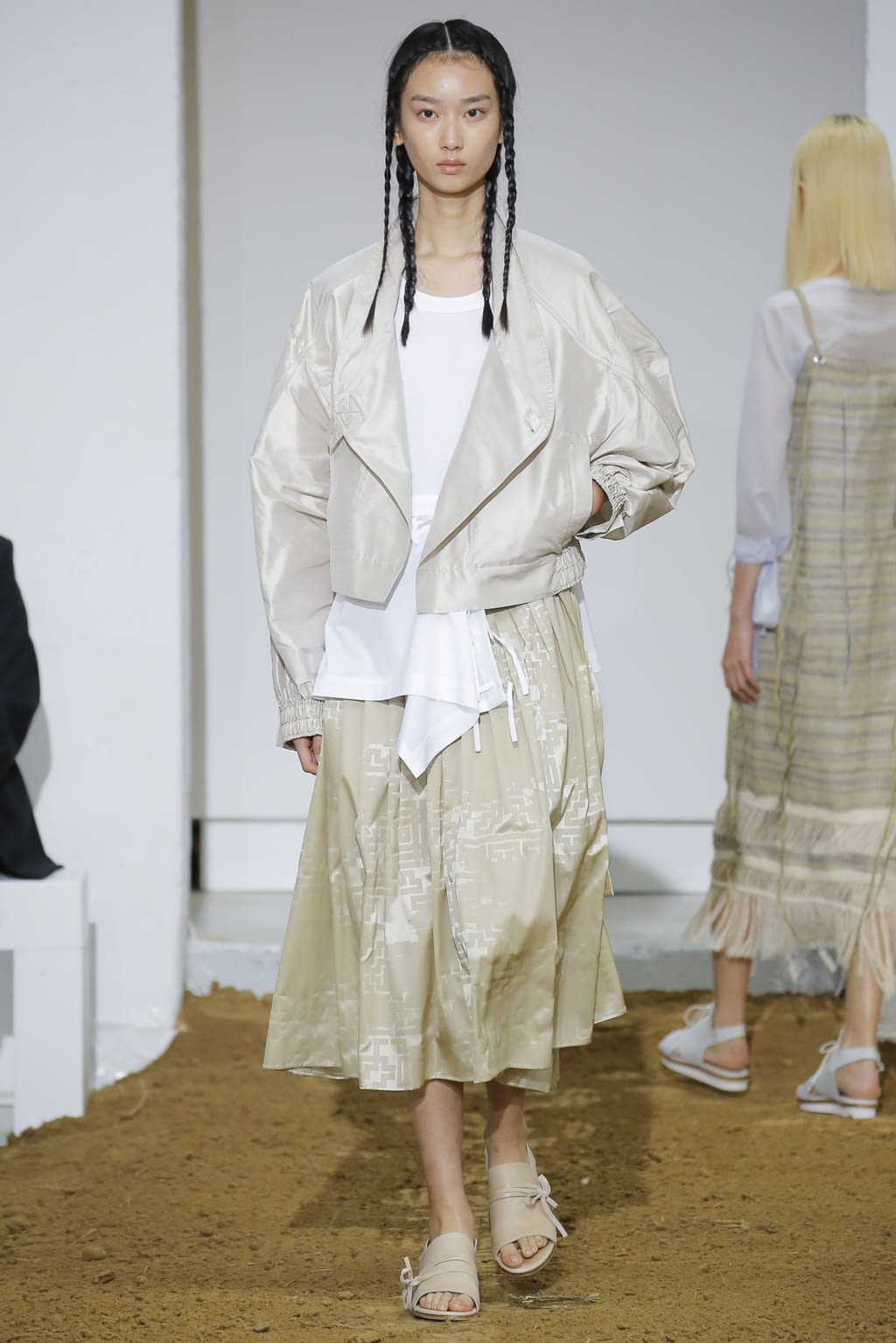 Fashion Week Paris Spring/Summer 2018 look 15 from the Nehera collection womenswear