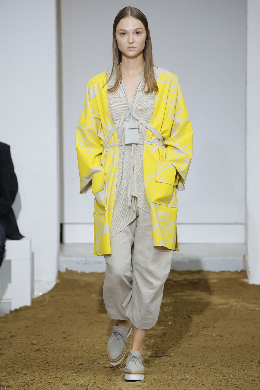 Fashion Week Paris Spring/Summer 2018 look 17 from the Nehera collection 女装