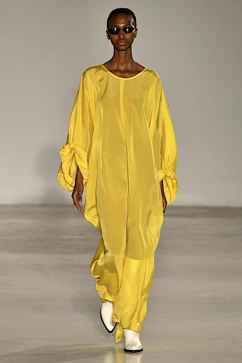 Fashion Week Paris Spring/Summer 2020 look 13 from the Nehera collection womenswear