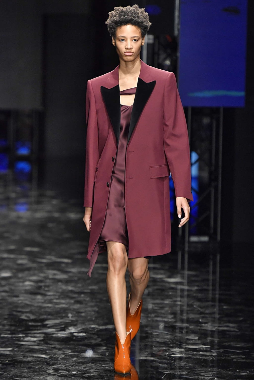 Fashion Week Milan Fall/Winter 2019 look 12 de la collection Neil Barrett menswear