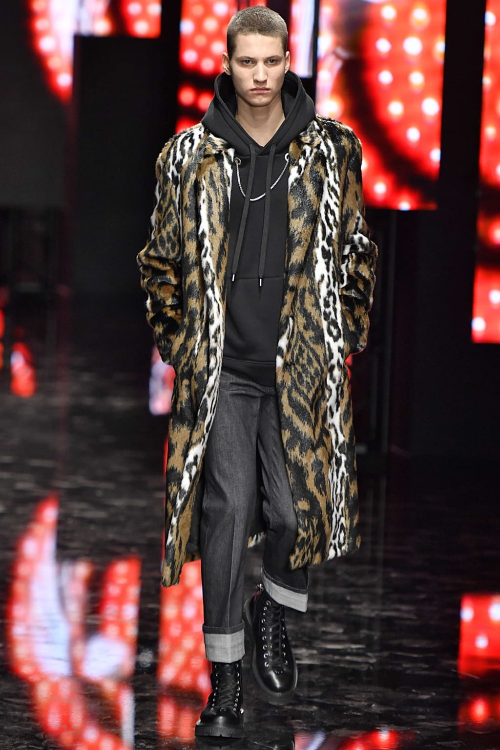 Fashion Week Milan Fall/Winter 2019 look 32 from the Neil Barrett collection 男装