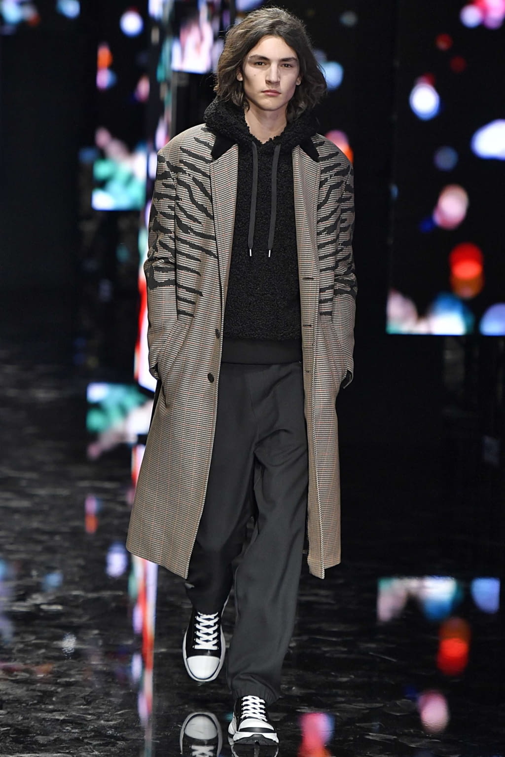 Fashion Week Milan Fall/Winter 2019 look 36 from the Neil Barrett collection 男装
