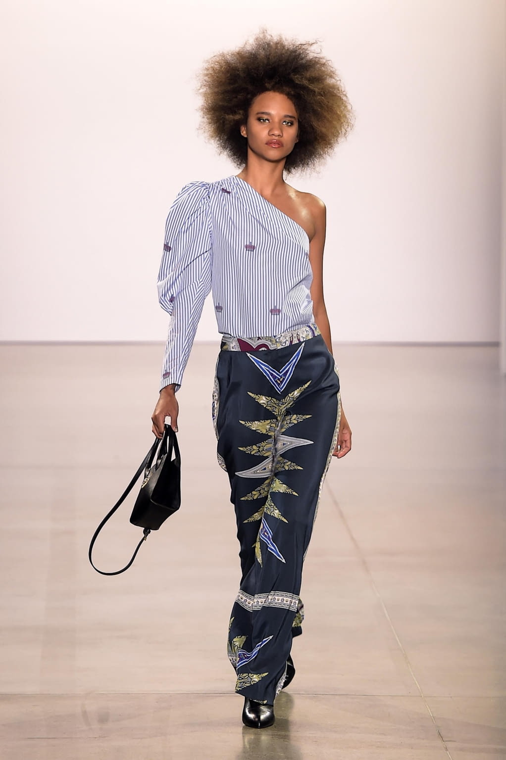 Fashion Week New York Fall/Winter 2020 look 4 from the Nicole Miller collection womenswear