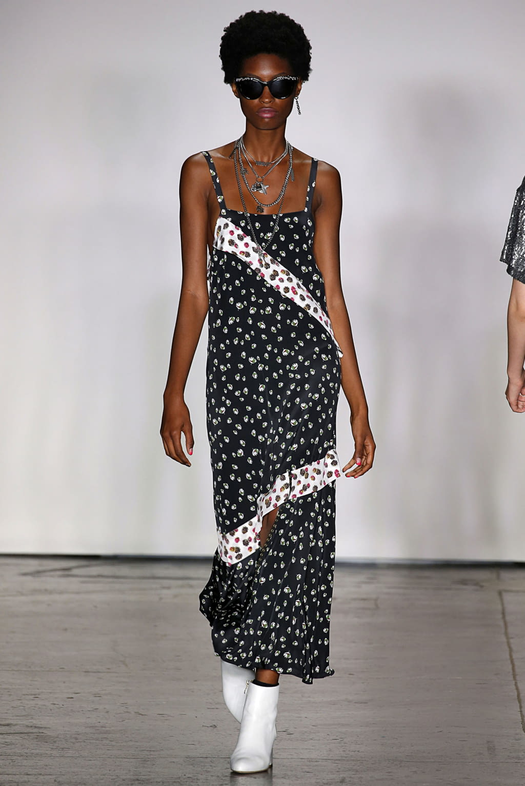 Fashion Week New York Spring/Summer 2019 look 18 from the Nicole Miller collection 女装