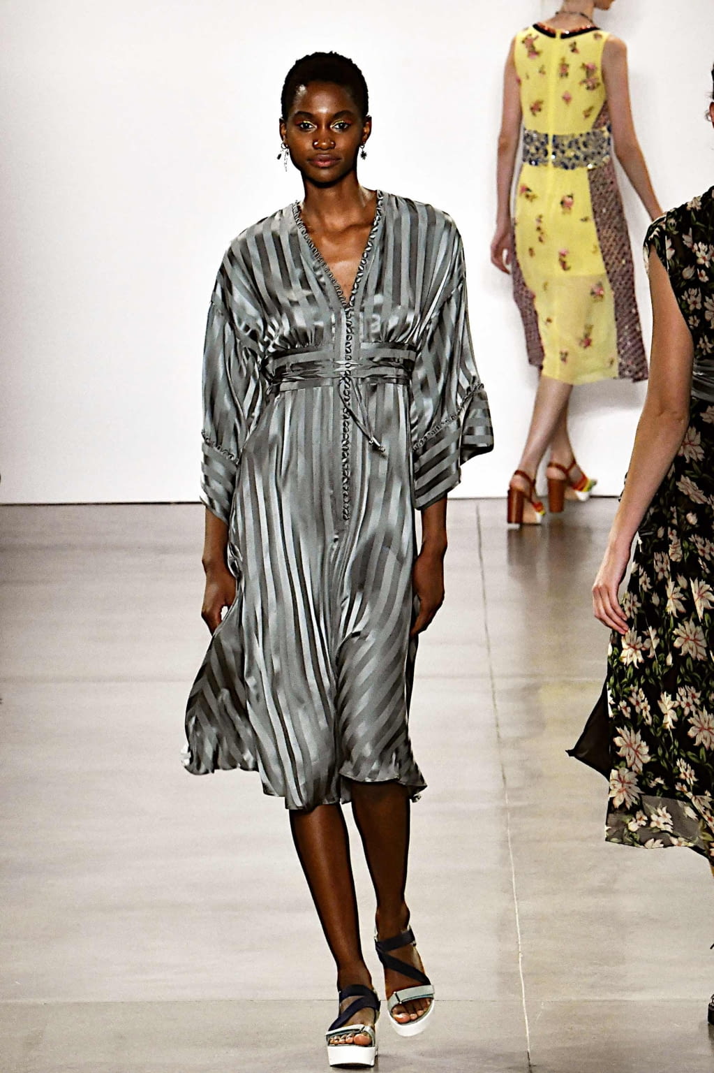Fashion Week New York Spring/Summer 2020 look 25 from the Nicole Miller collection womenswear