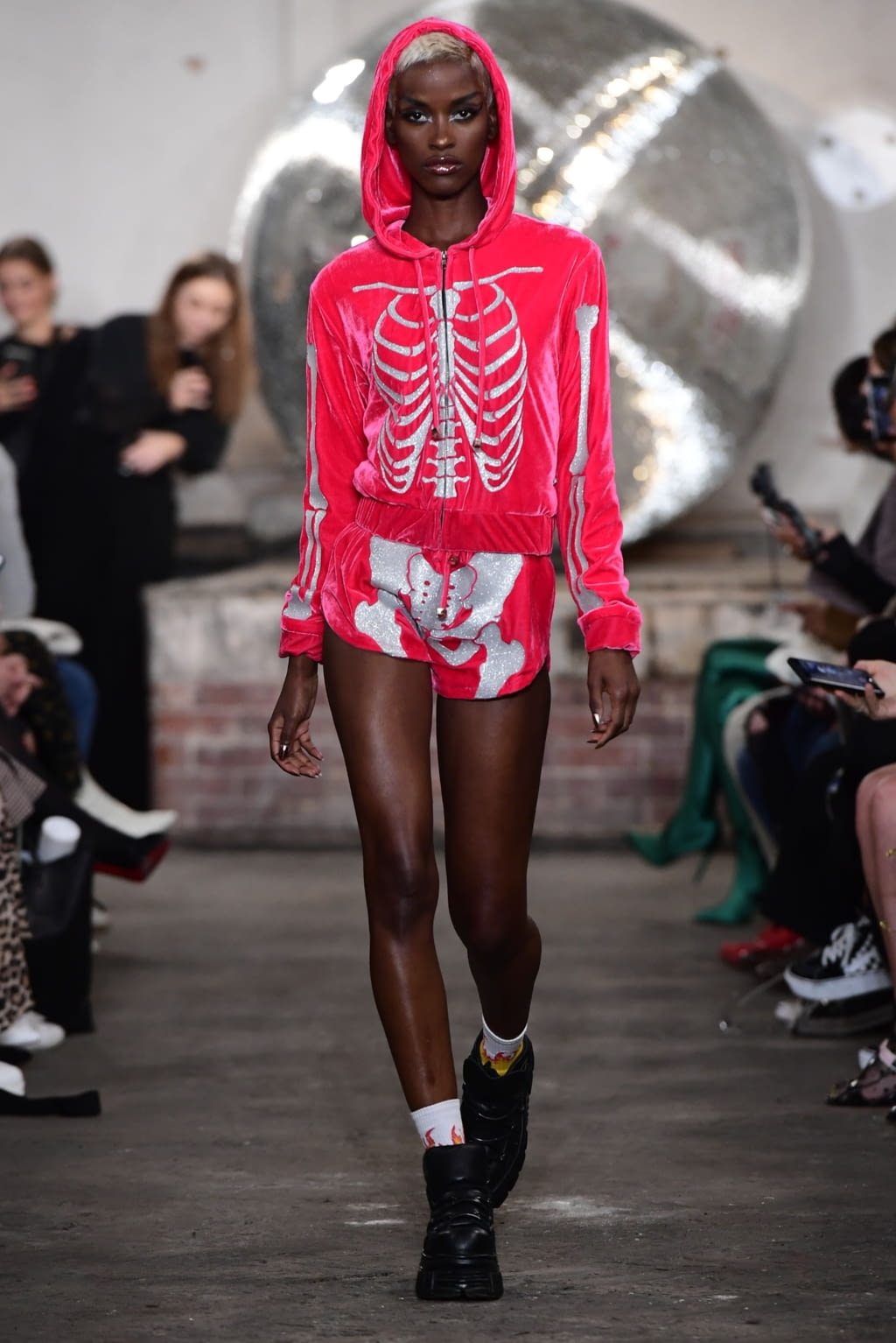 Fashion Week London Spring/Summer 2019 look 2 from the Nicopanda collection 女装