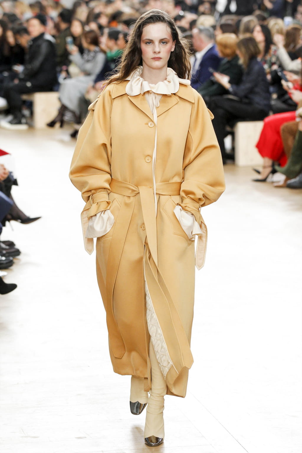 Fashion Week Paris Fall/Winter 2017 look 4 from the Nina Ricci collection 女装