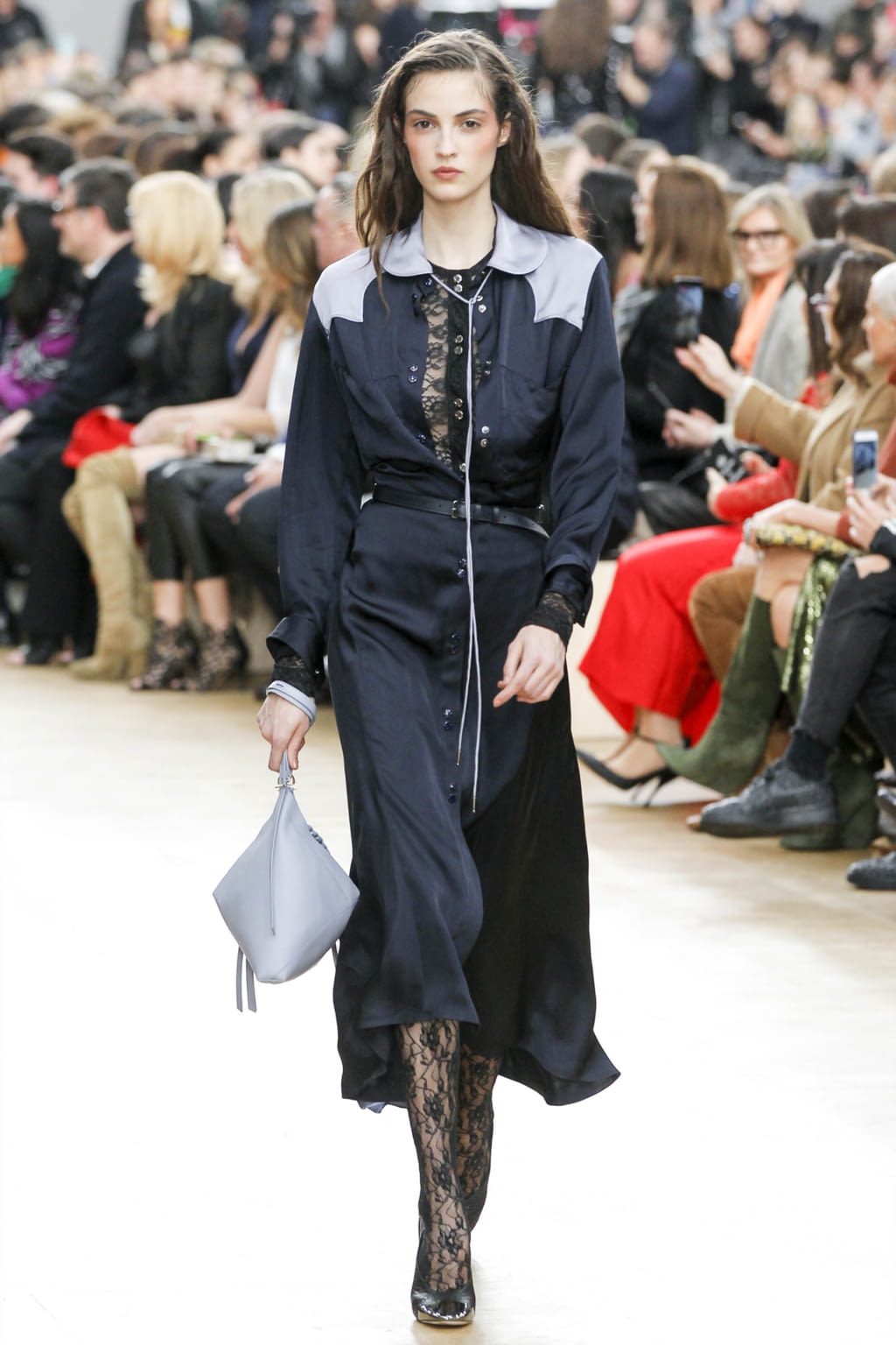 Fashion Week Paris Fall/Winter 2017 look 14 from the Nina Ricci collection 女装